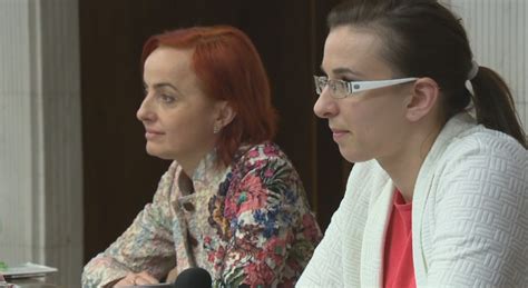 Fotografia poslankyne Simony Petrík s dieťaťom v parlamente