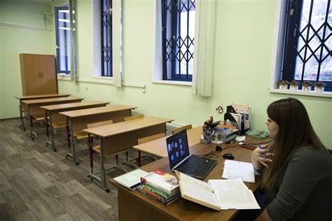 Ilustračná fotografia triedneho učiteľa v triede