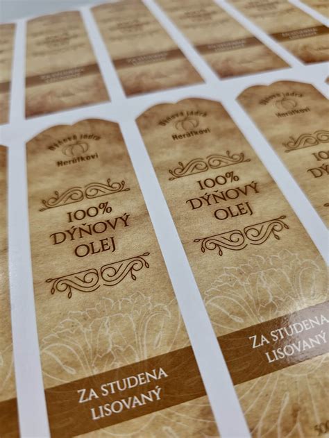 Ukážka samolepiacej etikety na fľaši vína