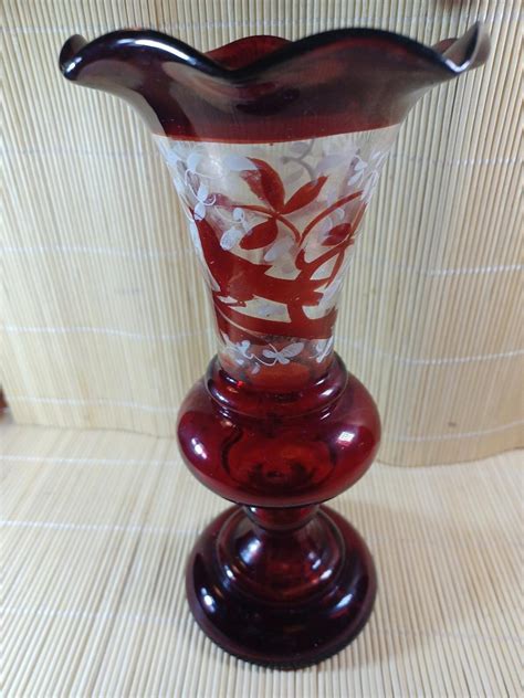 Rubinova váza - ilustrácia reverznej figúry