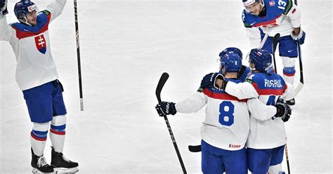 Rodina na hokejovom zápase