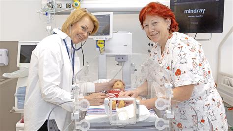 Schéma porovnania pobytu v inkubátore a vyhrievanej postieľke