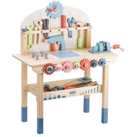 Drevený pracovný stôl s hračkami