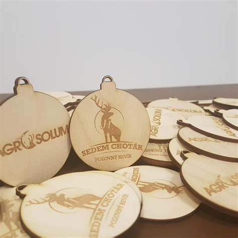 Príklady laserom vyrezávaných príveskov