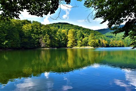 Panoramatický výhľad na Morské oko vo Vihorlatských vrchoch