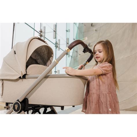 Kočík Venicci so zlatými detailmi