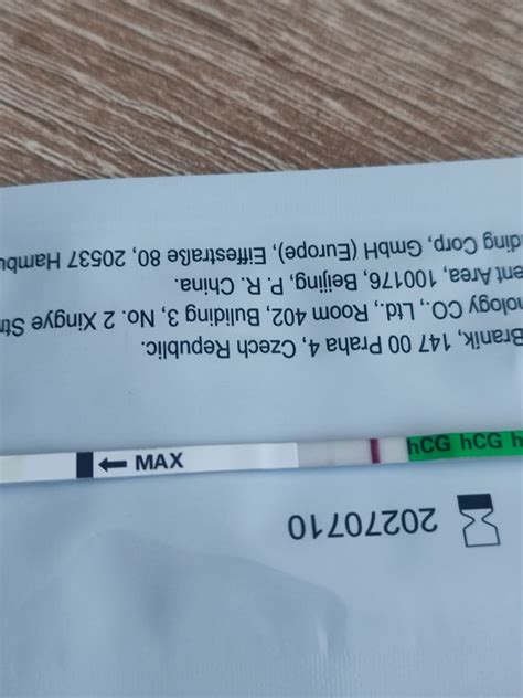Porovnanie rastu čiarok na tehotenskom teste pri normálnom a biochemickom tehotenstve