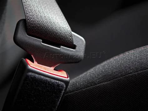 Schéma upevnenia bezpečnostných pásov v autosedačke