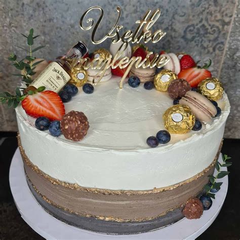 Ozdobená tehotenská torta