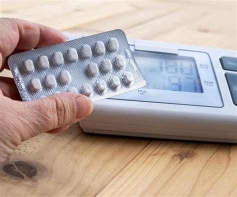 Obrázok blistra s antikoncepčnými tabletkami a kalendár