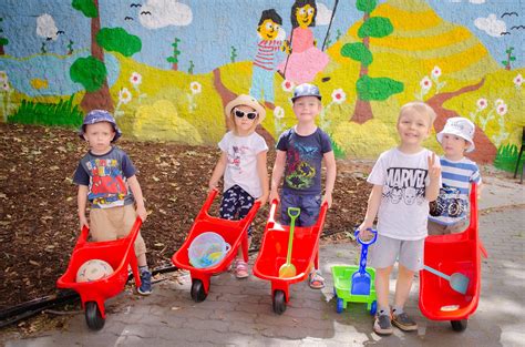 Deti pri práci s keramikou