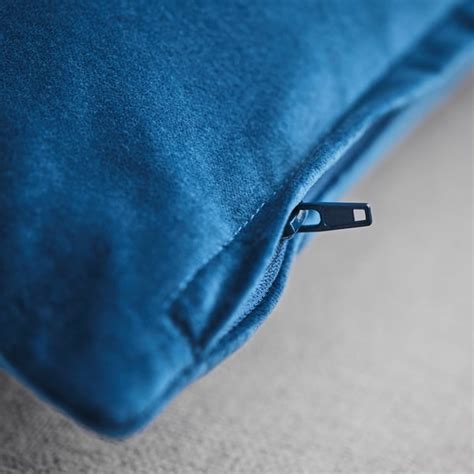 Detailný záber na zips zimného fusaka