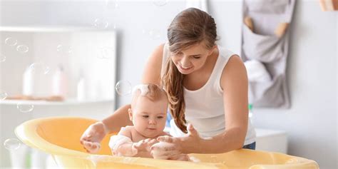 Infografika s ideálnymi teplotami pre kúpanie bábätka