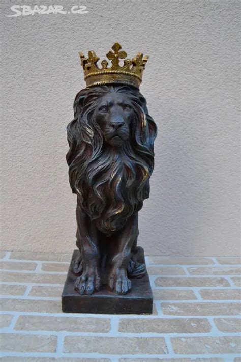 Dieťa lev s korunou