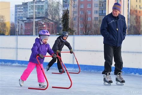 Deti sa učia korčuľovať