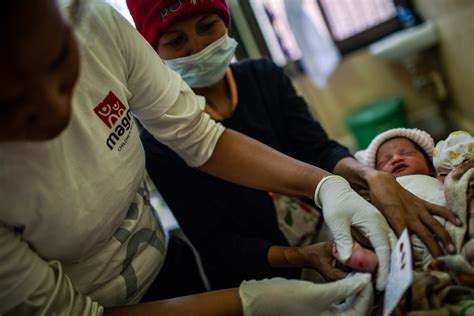 Schéma prenosu herpesu z matky na dieťa