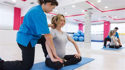 žena cvičí počas tehotenstva