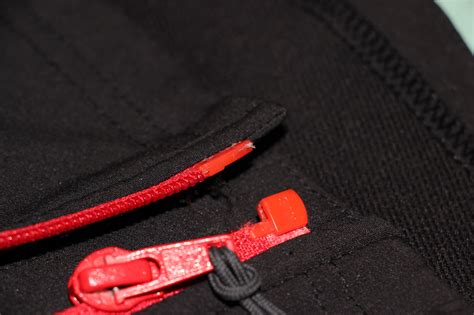 Detail zipsu a vnútornej podšívky fusaku