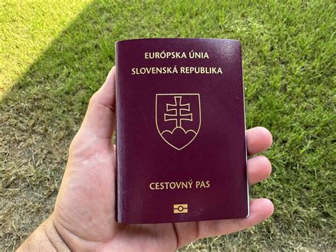 Dieťa na polícii pri vybavovaní pasu