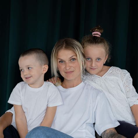 Mama sa usmieva na svoje 2-mesačné dieťa
