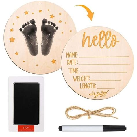 Ilustrácia bábätka s oznámením o narodení