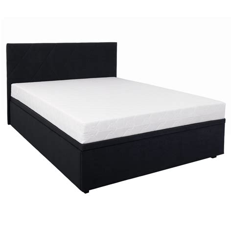 Ilustračná fotka priestrannej pivnice s úložným priestorom