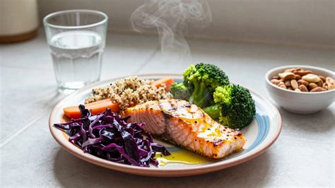 vyvážená strava s ovocím a zeleninou