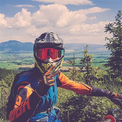 Dirtbike v teréne