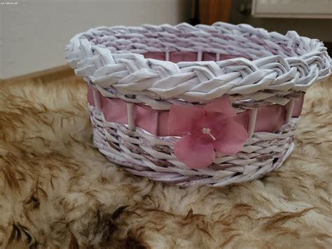 Košík upletený z papiera