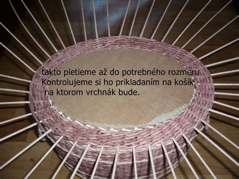 Ilustrácia procesu pletenia košíka z papiera