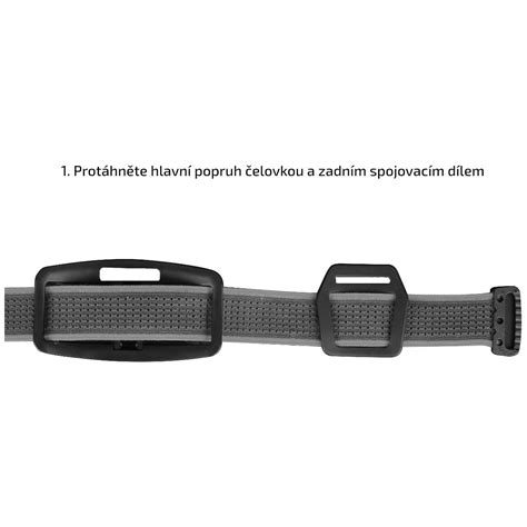 Detail zapínania a popruhov na detskej prilbe