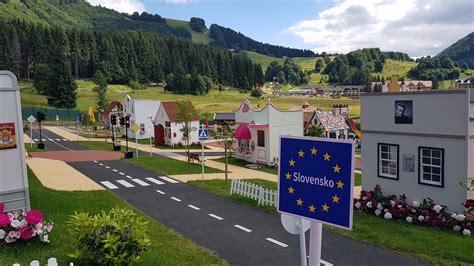 Miniatúrne domčeky v Donovalkove