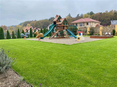 Vonkajšie priestory jaslí s detským ihriskom