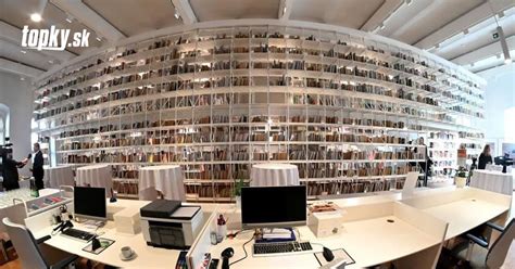 Fotografia interiéru modernej knižnice