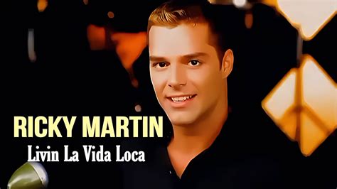 Ricky Martin spieva