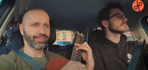 Robo Opatovský s gitarou