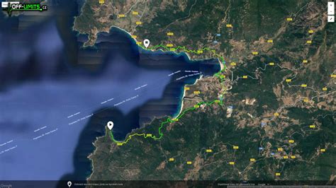 Mapa s trasou jachty po mori s rôznymi zastávkami