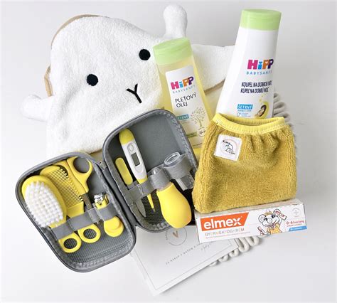 Ilustrácia rôznych doplnkov pre kúpanie bábätka