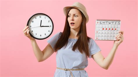 Infografika zobrazujúca bežné príčiny meškania menštruácie