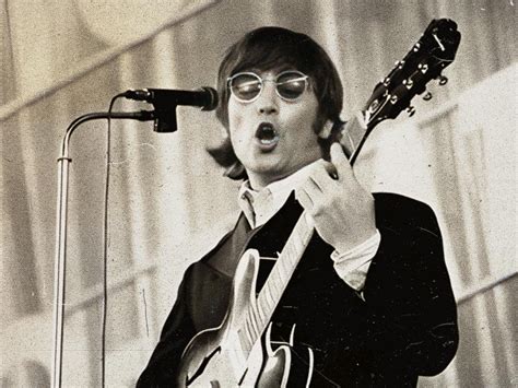 John Lennon s okuliarmi