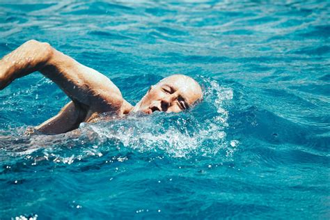 Hranie na brušku pre posilnenie svalov