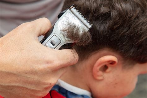 Strihanie detských vlasov strojčekom