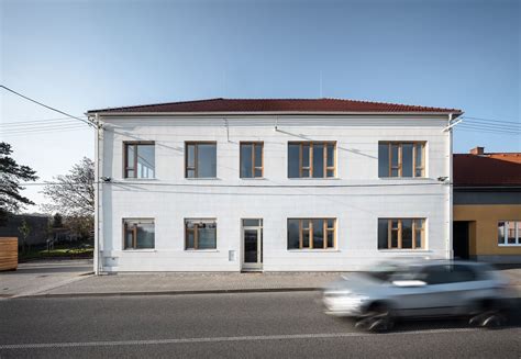 Porovnanie budovy materskej školy pred a po rekonštrukcii