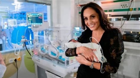 Žena s novorodencom