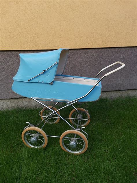 Detail retro koliesok kočíka