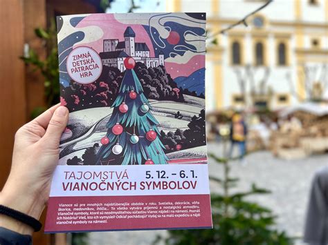 Koláž rôznych vianočných vinšov a tradičných symbolov