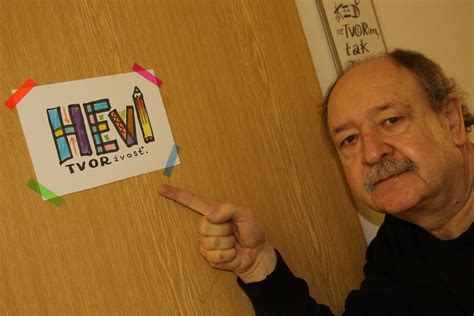 Grafika s porovnaním správnej a nesprávnej výšky stola pre dieťa