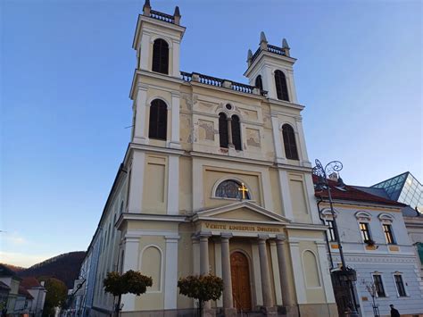Fasáda Katedrály sv. Františka Xaverského v Banskej Bystrici