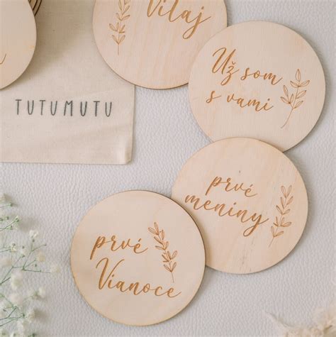 Drevené míľnikové kartičky