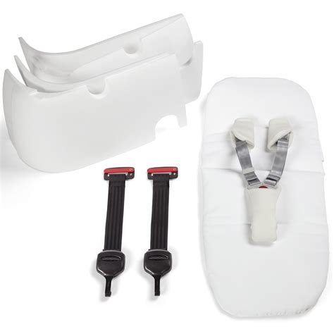 Súprava Peg Pérego Kit Auto Navetta XL/Elite pripevnená vo vnútri auta.
